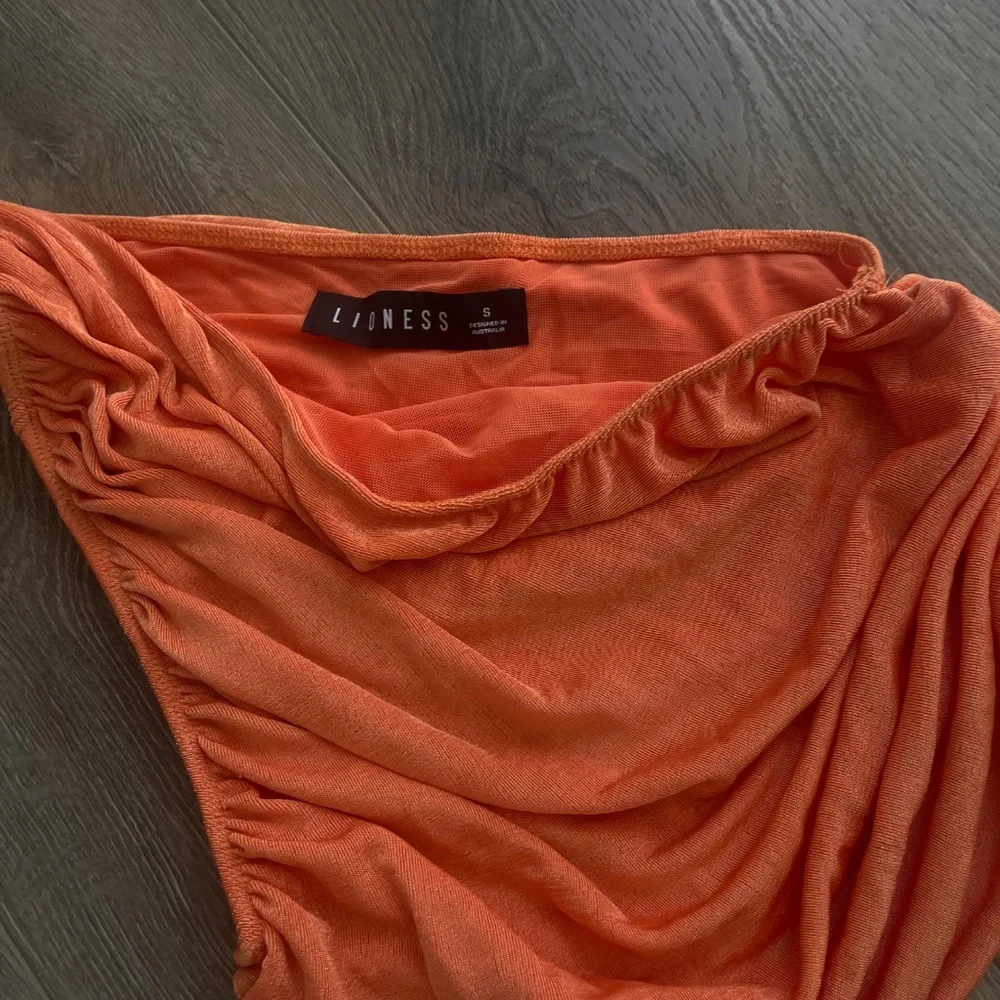 LIONESS TOP - Picture 2 of 2